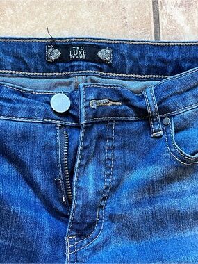 TRU LUXE Dark Wash Frayed Hem Flare Jeans Women’s Size 6/28 Like New